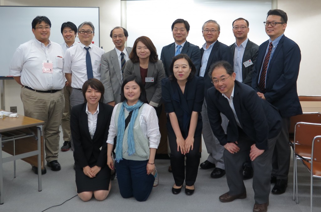 第6回 日韓経済地理学会議参加者の記念写真 経済地理学会 The Japan Association of Economic
