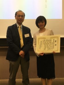 山本会長から表彰状が授与されました。